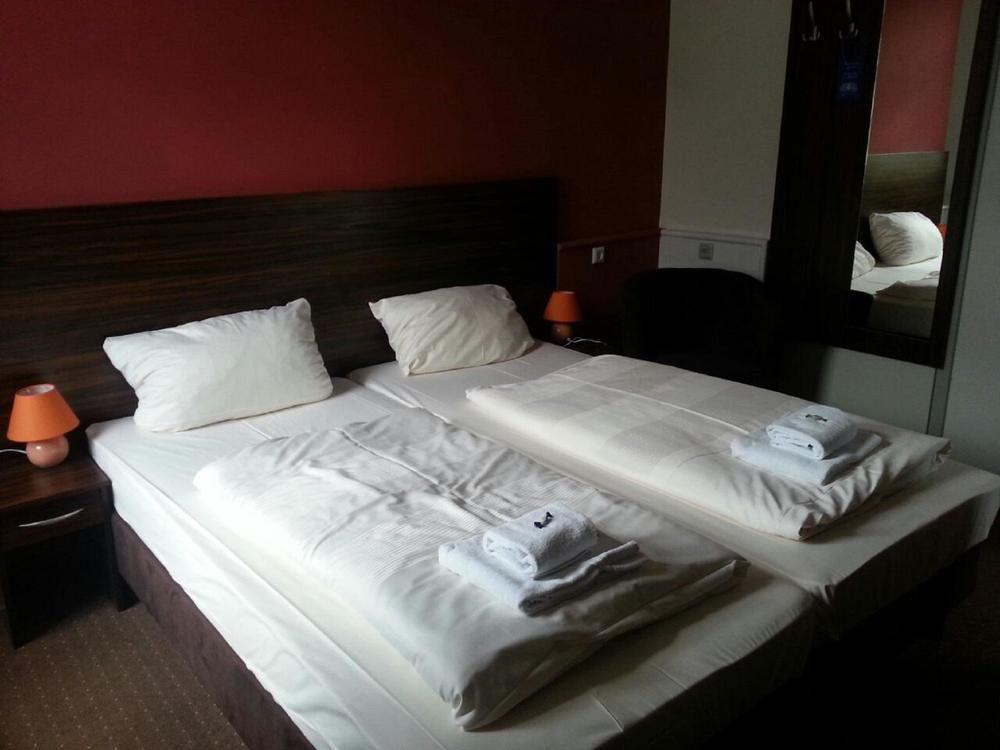 דרזדן Hotel Am Bonhoefferplatz מראה חיצוני תמונה