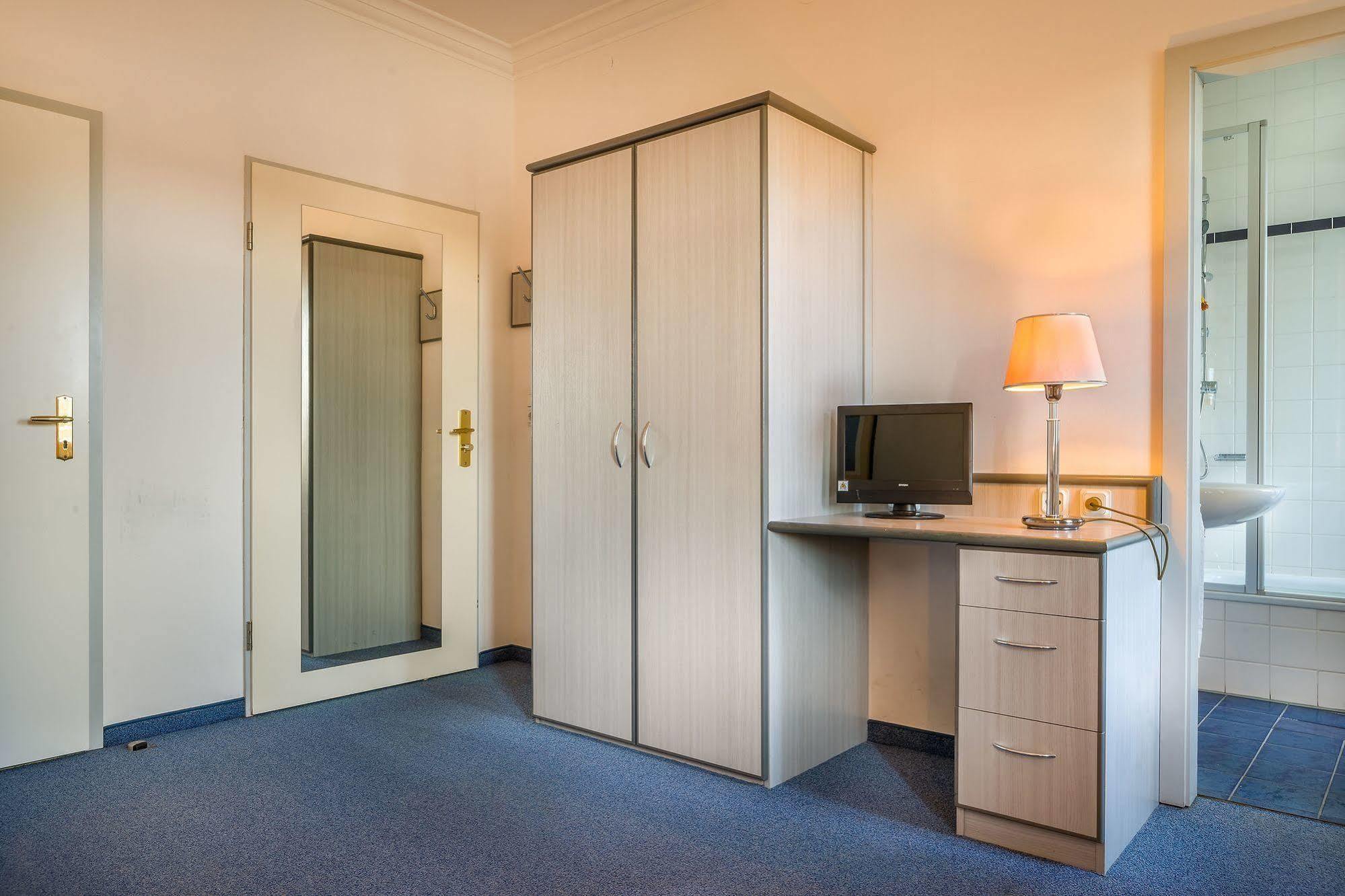 דרזדן Hotel Am Bonhoefferplatz מראה חיצוני תמונה
