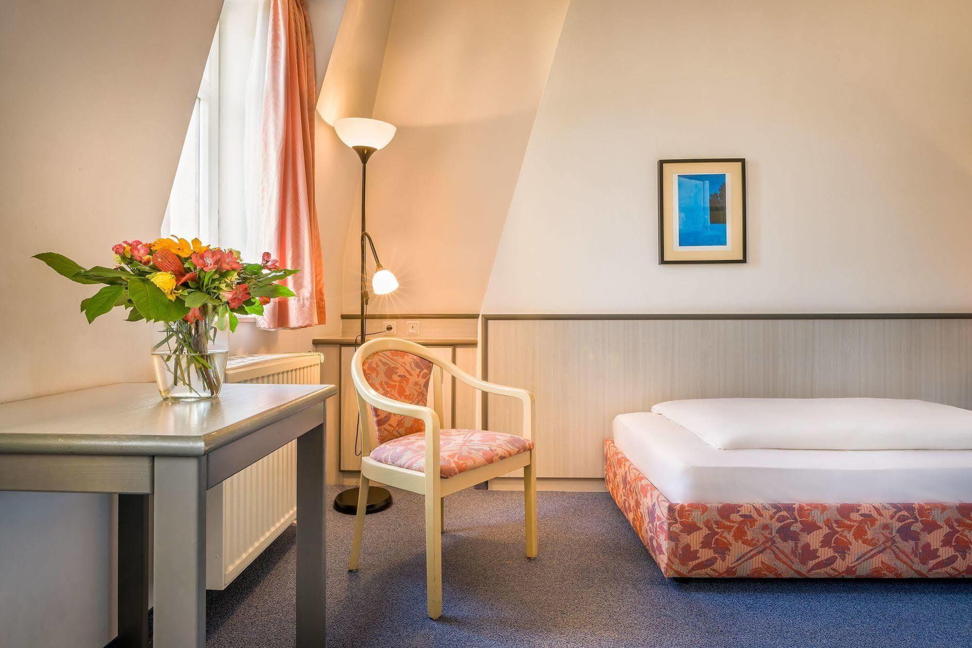 דרזדן Hotel Am Bonhoefferplatz מראה חיצוני תמונה