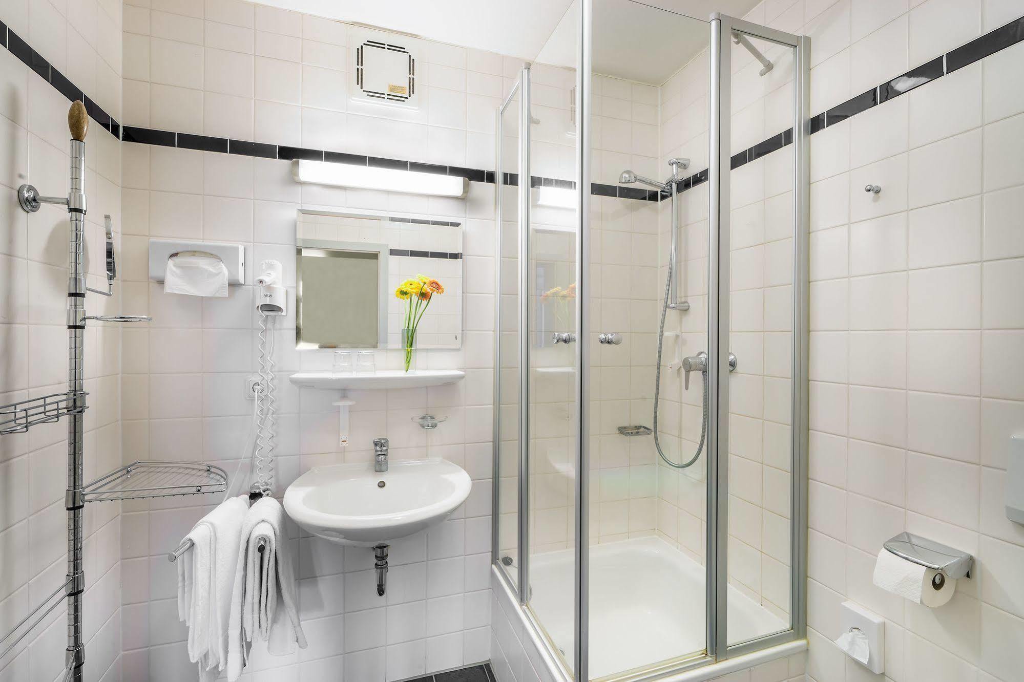 דרזדן Hotel Am Bonhoefferplatz מראה חיצוני תמונה